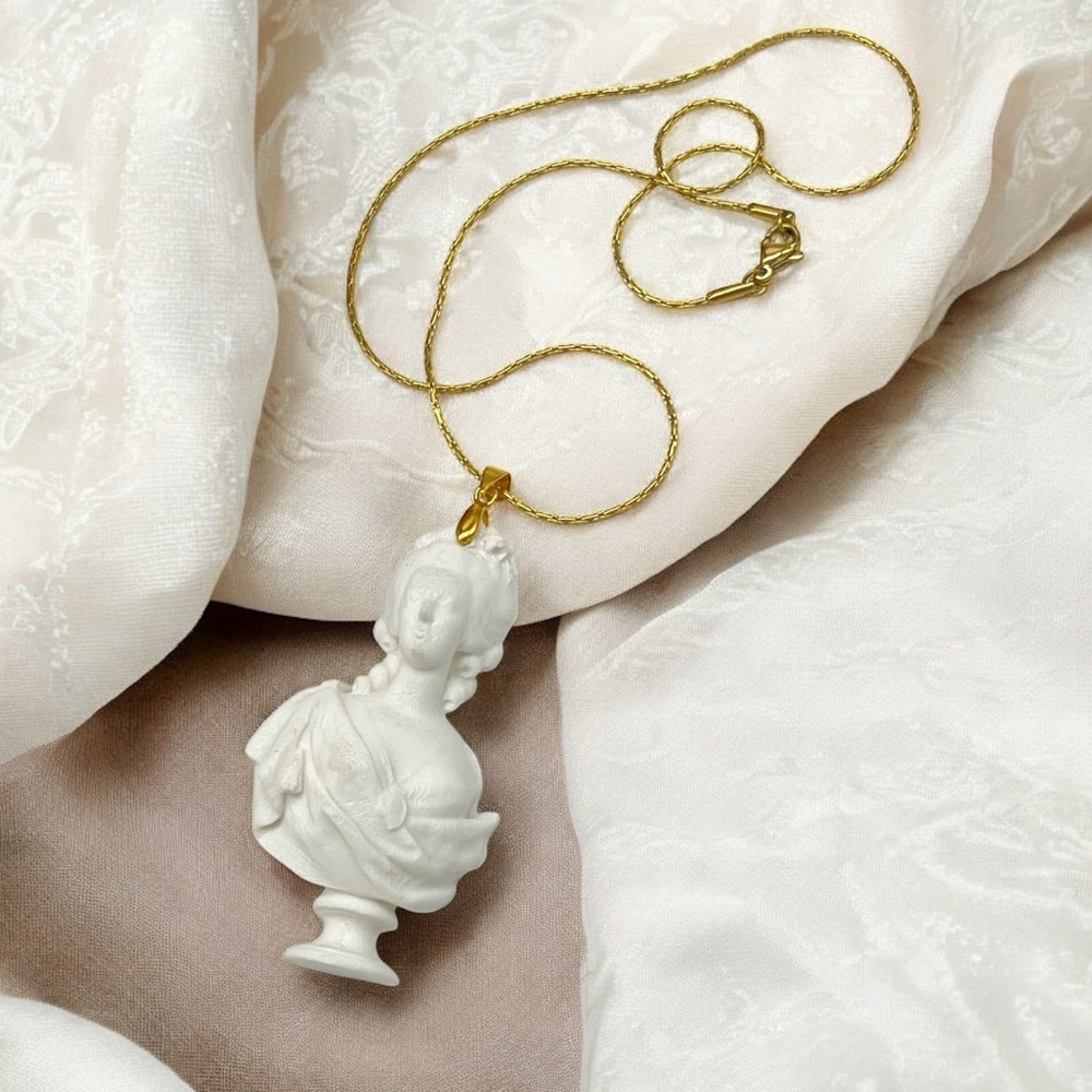 MARIE ANTIONETTE BUST PENDANT NECKLACE